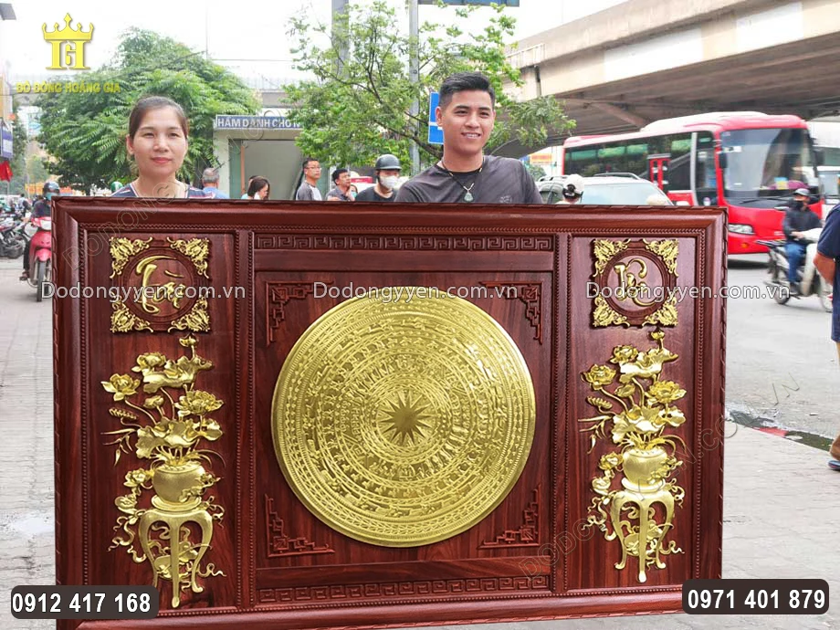 H&igrave;nh ảnh nh&igrave;n nghi&ecirc;ng của bức tranh đồng